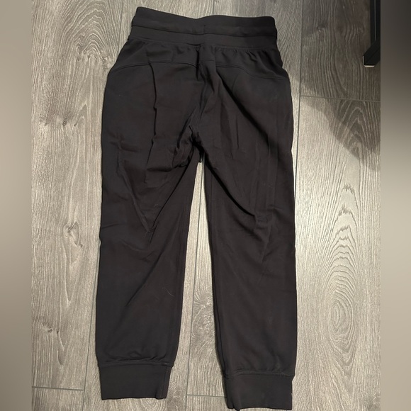Lululemon cropped jogger - Picture 2 of 2